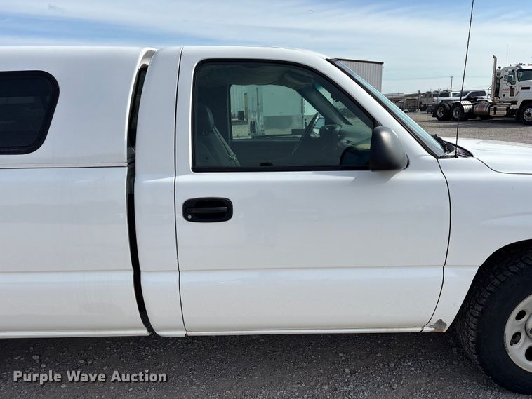 image for item EW0016 2006 GMC Sierra 1500 pickup truck