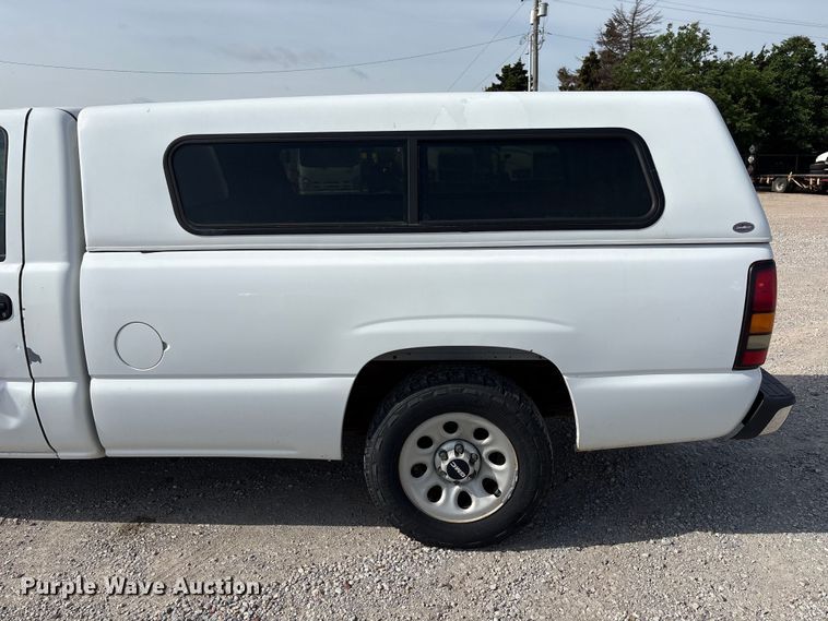 image for item EW0016 2006 GMC Sierra 1500 pickup truck