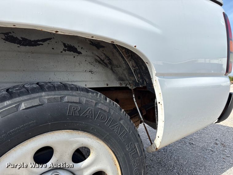 image for item EW0016 2006 GMC Sierra 1500 pickup truck