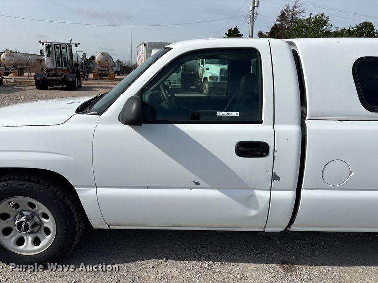 image for item EW0016 2006 GMC Sierra 1500 pickup truck