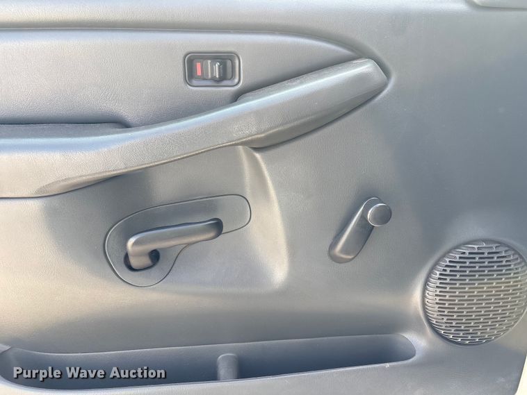 image for item EW0016 2006 GMC Sierra 1500 pickup truck