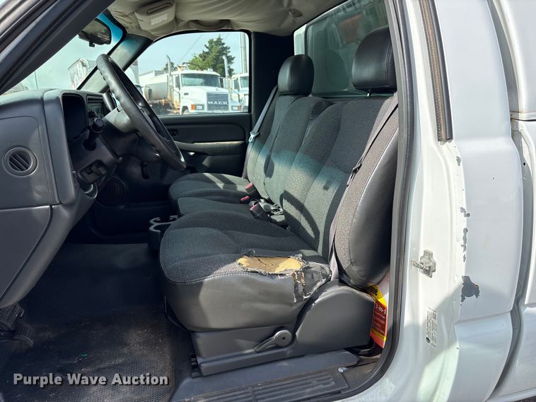 image for item EW0016 2006 GMC Sierra 1500 pickup truck