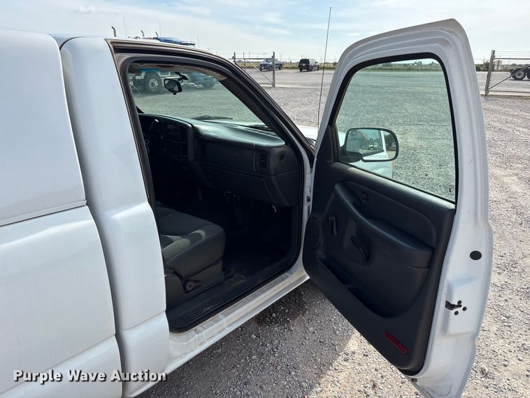 image for item EW0016 2006 GMC Sierra 1500 pickup truck