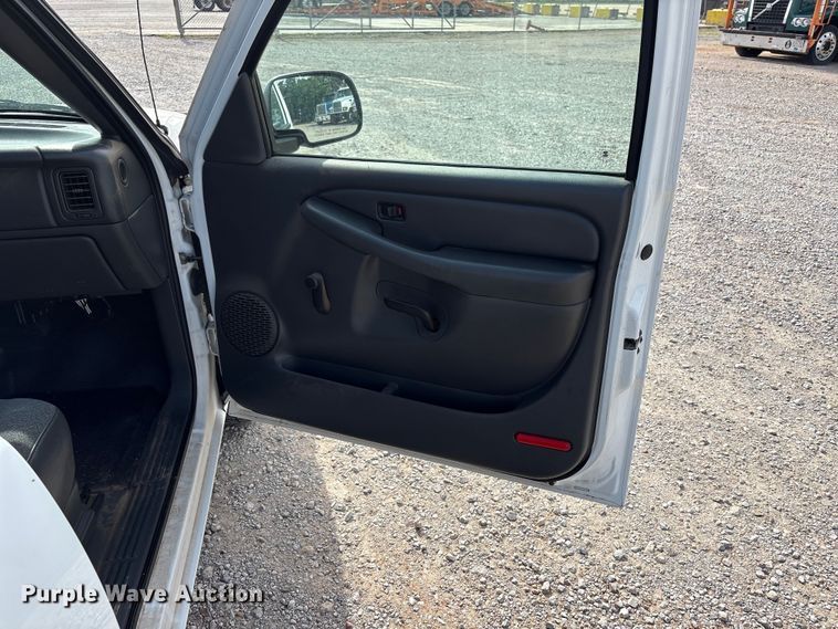 image for item EW0016 2006 GMC Sierra 1500 pickup truck
