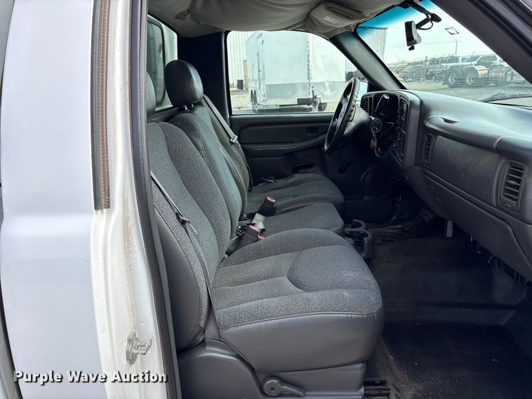 image for item EW0016 2006 GMC Sierra 1500 pickup truck