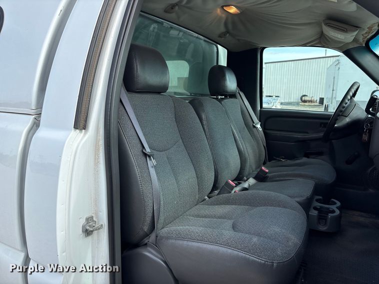 image for item EW0016 2006 GMC Sierra 1500 pickup truck