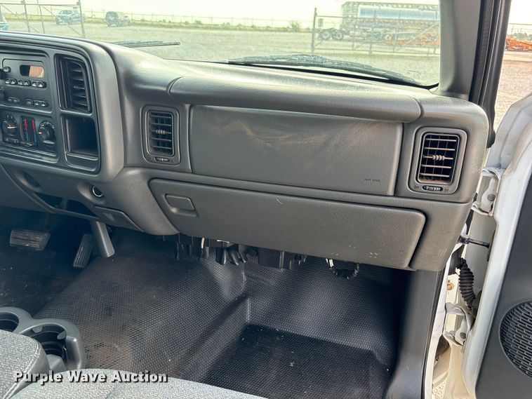 image for item EW0016 2006 GMC Sierra 1500 pickup truck