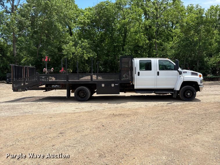 image for item EW0032 2007 GMC C4500 Crew Cab flatbed truck