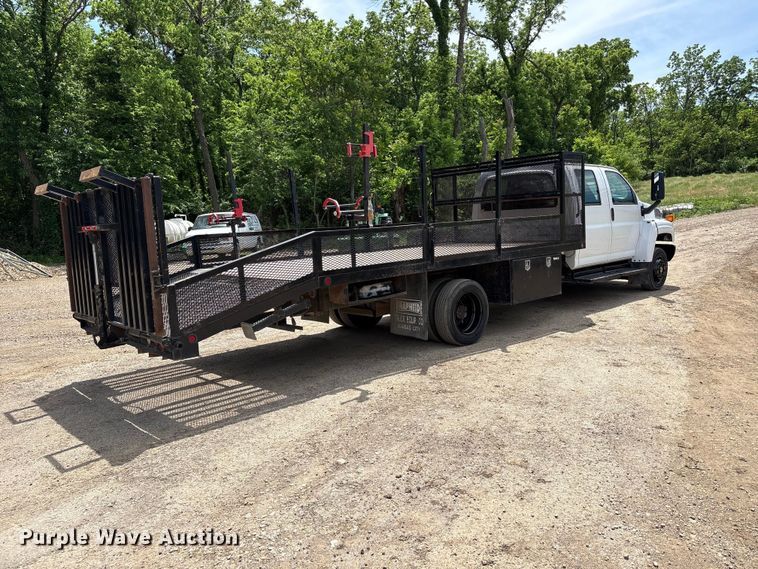 image for item EW0032 2007 GMC C4500 Crew Cab flatbed truck