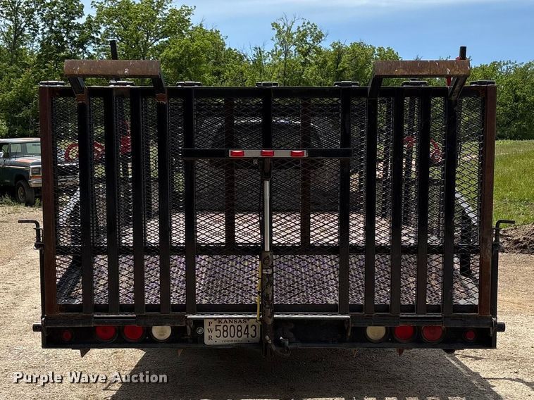 image for item EW0032 2007 GMC C4500 Crew Cab flatbed truck