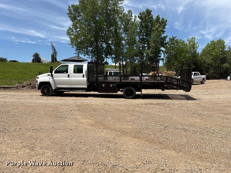 image for item EW0032 2007 GMC C4500 Crew Cab flatbed truck