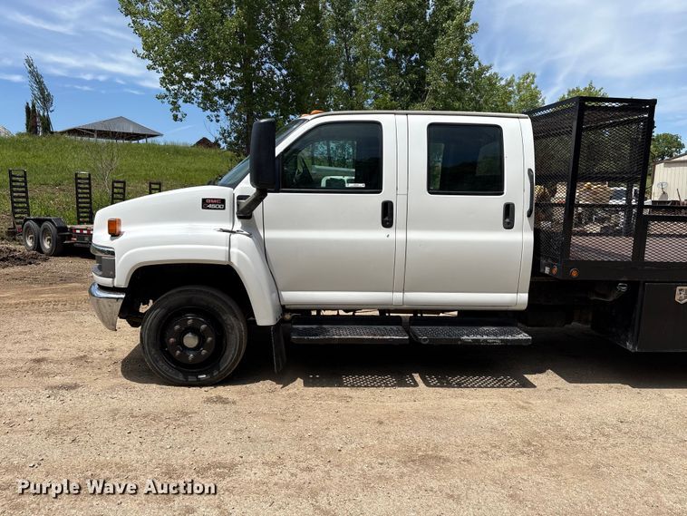 image for item EW0032 2007 GMC C4500 Crew Cab flatbed truck