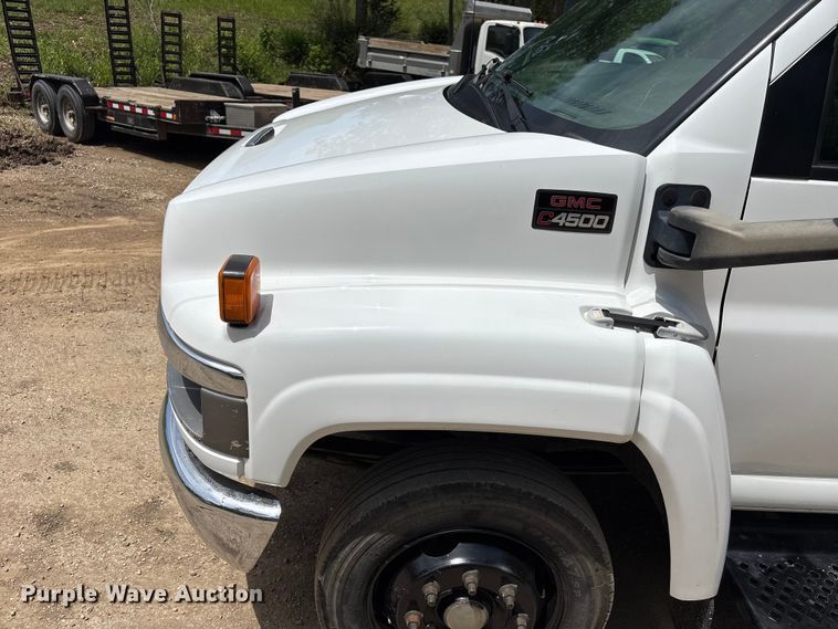 image for item EW0032 2007 GMC C4500 Crew Cab flatbed truck