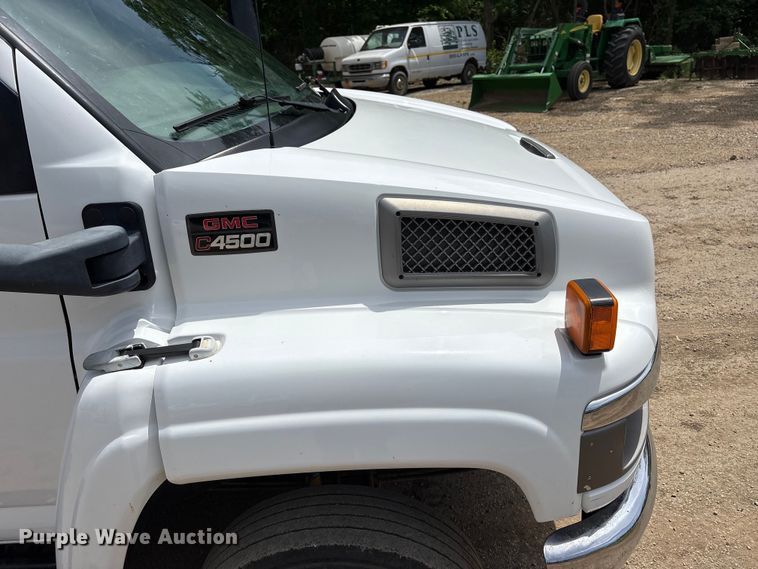 image for item EW0032 2007 GMC C4500 Crew Cab flatbed truck