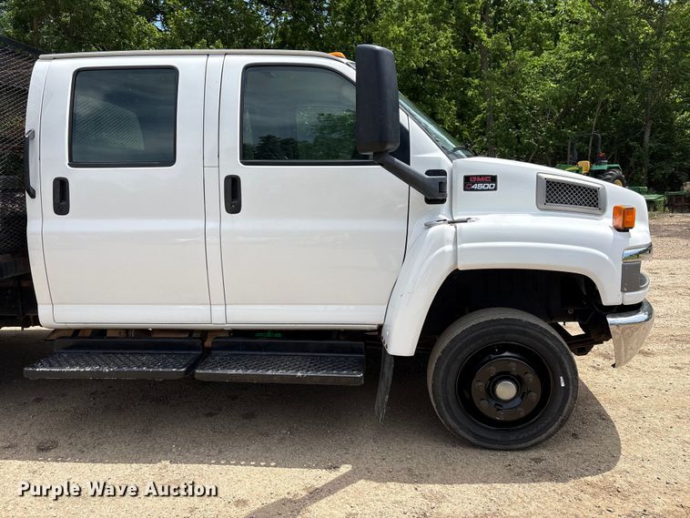 image for item EW0032 2007 GMC C4500 Crew Cab flatbed truck