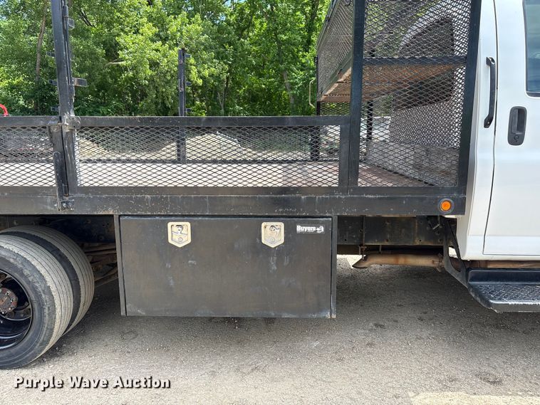 image for item EW0032 2007 GMC C4500 Crew Cab flatbed truck