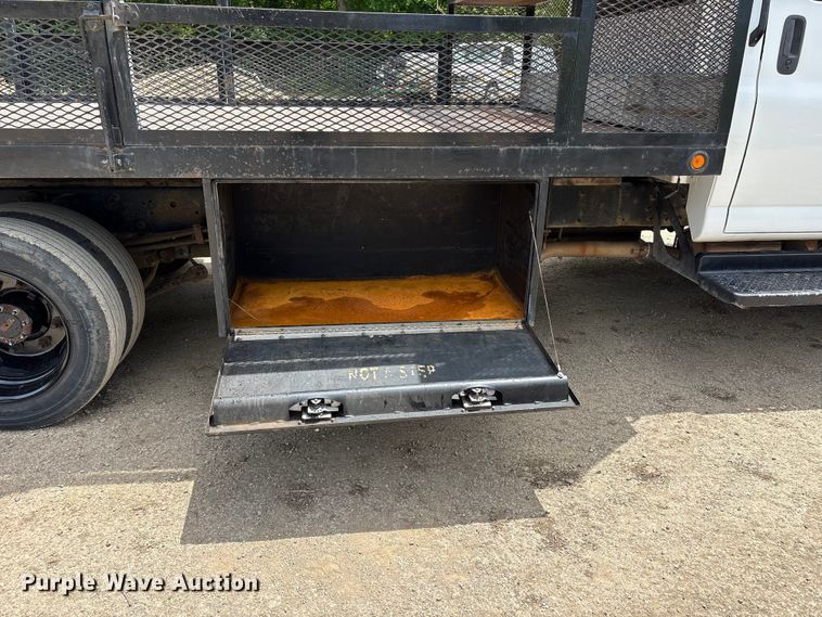 image for item EW0032 2007 GMC C4500 Crew Cab flatbed truck