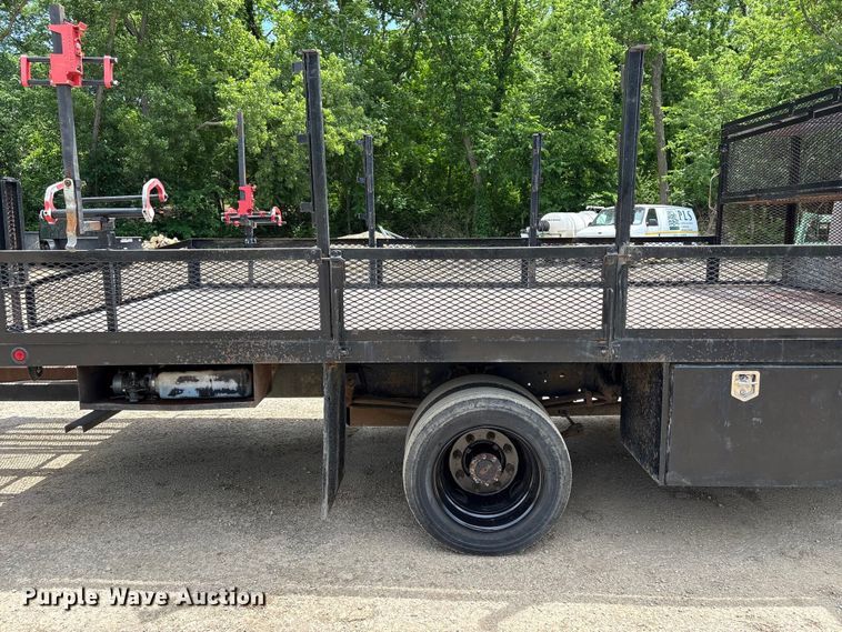 image for item EW0032 2007 GMC C4500 Crew Cab flatbed truck