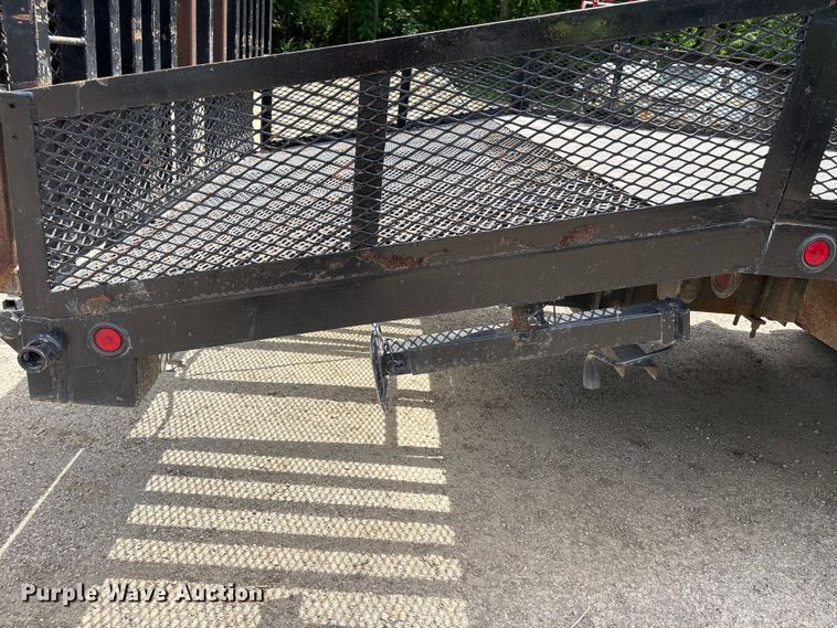 image for item EW0032 2007 GMC C4500 Crew Cab flatbed truck