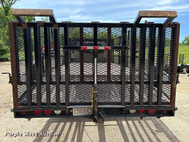image for item EW0032 2007 GMC C4500 Crew Cab flatbed truck