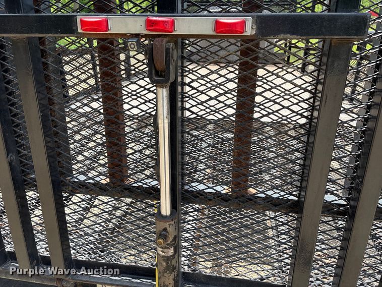 image for item EW0032 2007 GMC C4500 Crew Cab flatbed truck