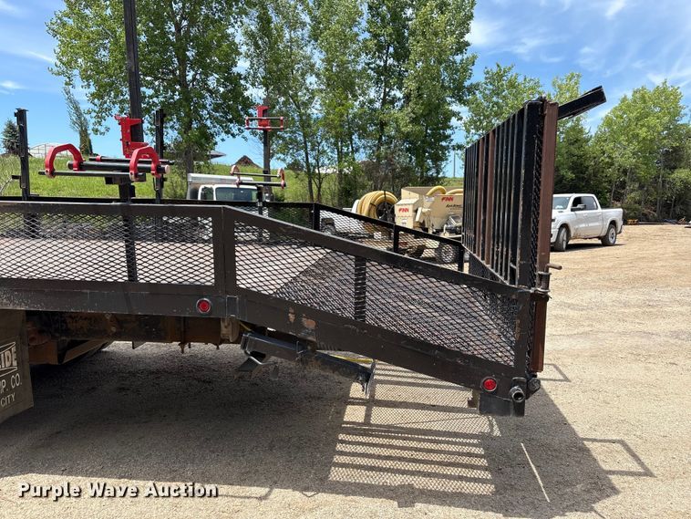 image for item EW0032 2007 GMC C4500 Crew Cab flatbed truck