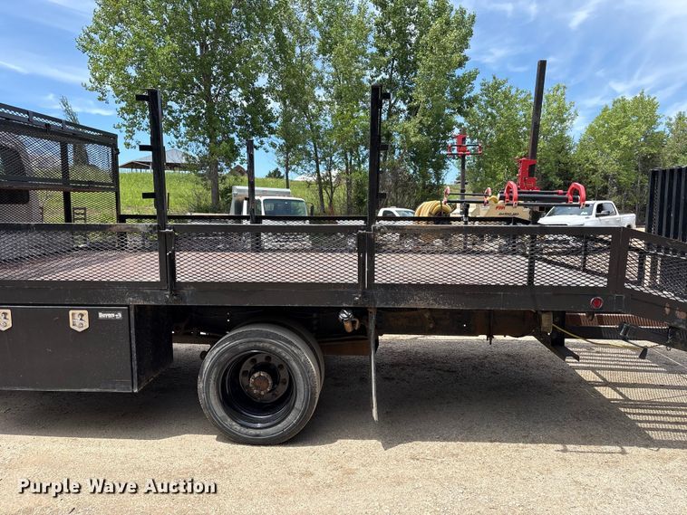 image for item EW0032 2007 GMC C4500 Crew Cab flatbed truck