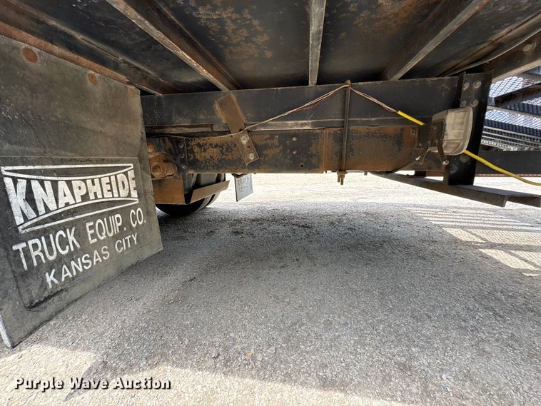 image for item EW0032 2007 GMC C4500 Crew Cab flatbed truck