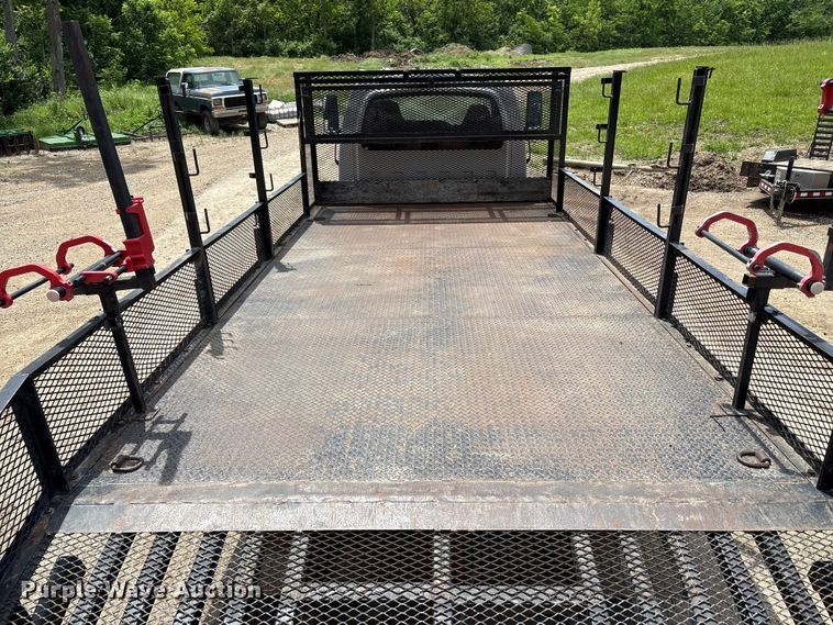 image for item EW0032 2007 GMC C4500 Crew Cab flatbed truck