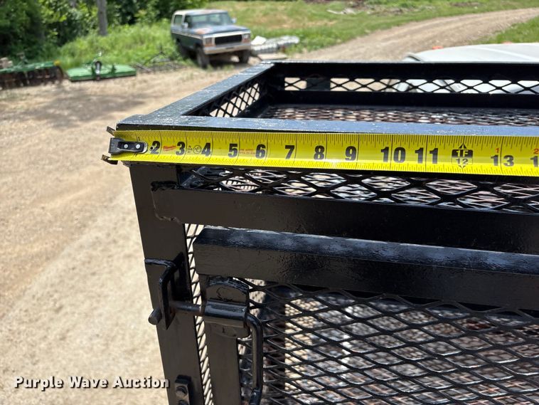 image for item EW0032 2007 GMC C4500 Crew Cab flatbed truck
