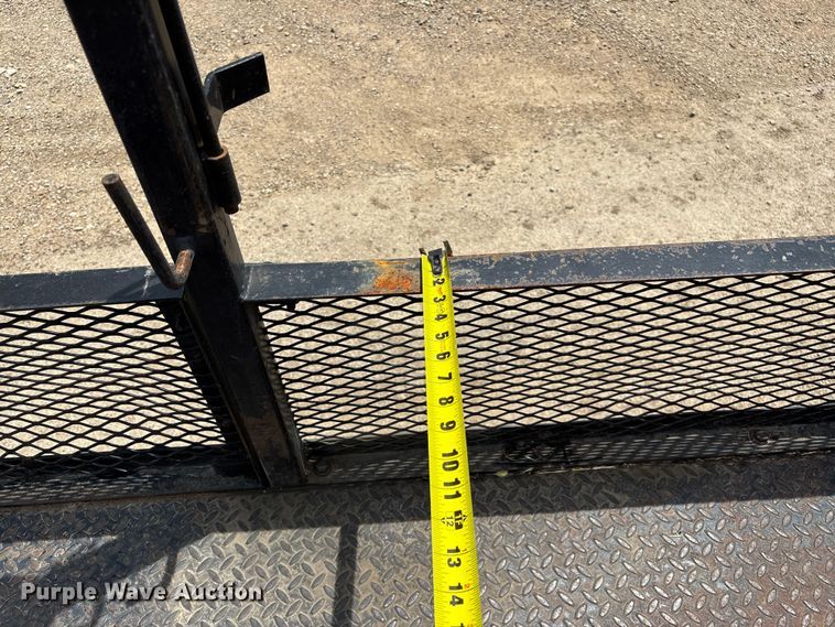 image for item EW0032 2007 GMC C4500 Crew Cab flatbed truck