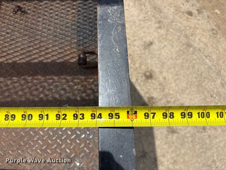 image for item EW0032 2007 GMC C4500 Crew Cab flatbed truck