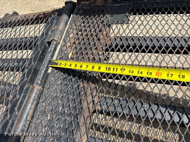 image for item EW0032 2007 GMC C4500 Crew Cab flatbed truck