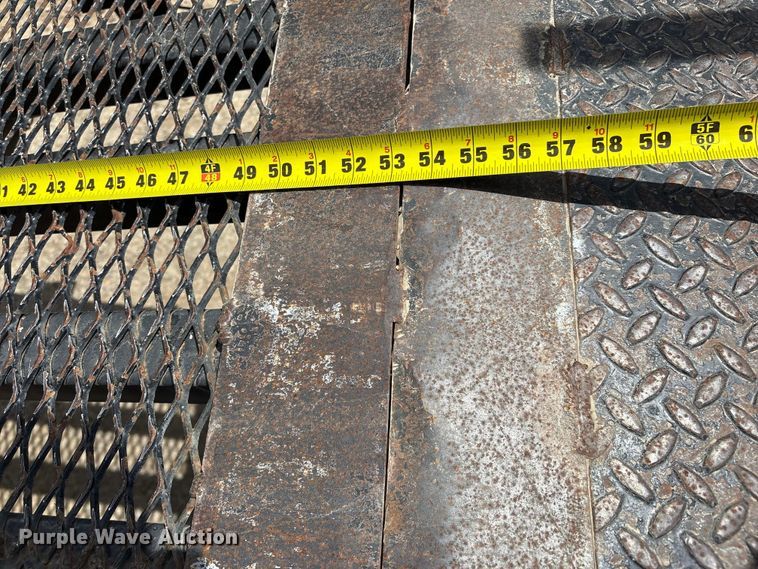 image for item EW0032 2007 GMC C4500 Crew Cab flatbed truck