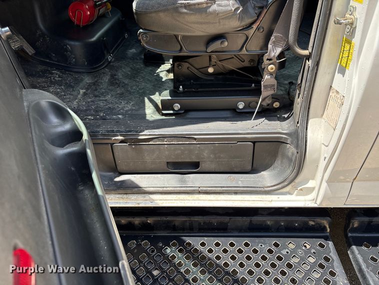 image for item EW0032 2007 GMC C4500 Crew Cab flatbed truck