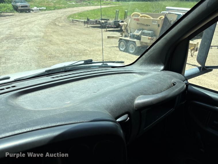 image for item EW0032 2007 GMC C4500 Crew Cab flatbed truck