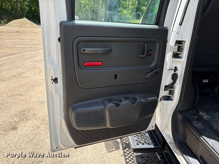image for item EW0032 2007 GMC C4500 Crew Cab flatbed truck
