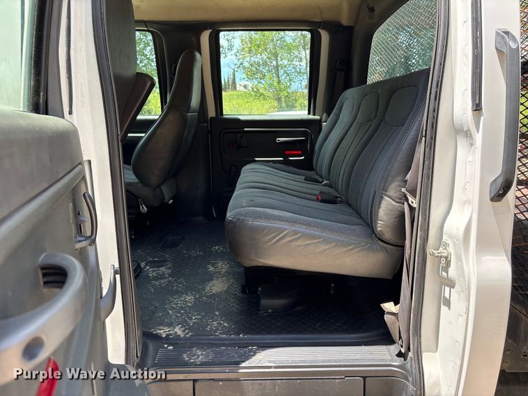 image for item EW0032 2007 GMC C4500 Crew Cab flatbed truck