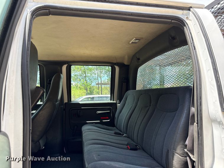 image for item EW0032 2007 GMC C4500 Crew Cab flatbed truck