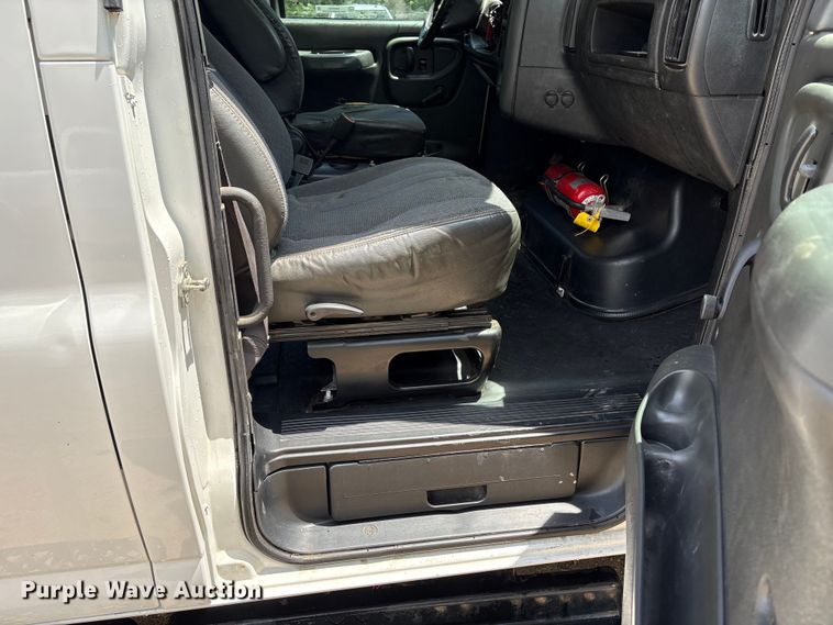 image for item EW0032 2007 GMC C4500 Crew Cab flatbed truck