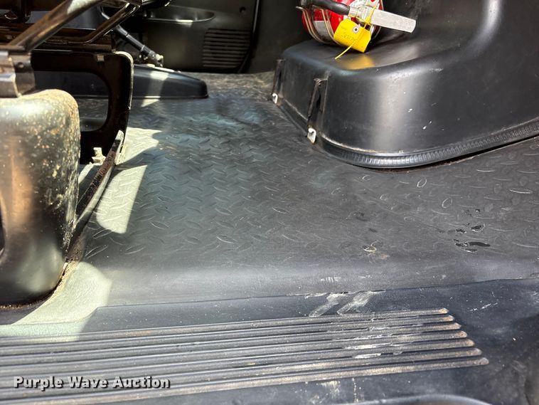 image for item EW0032 2007 GMC C4500 Crew Cab flatbed truck
