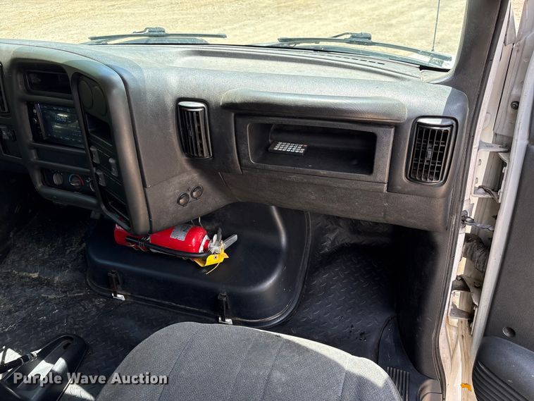 image for item EW0032 2007 GMC C4500 Crew Cab flatbed truck
