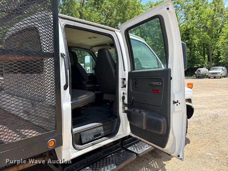 image for item EW0032 2007 GMC C4500 Crew Cab flatbed truck