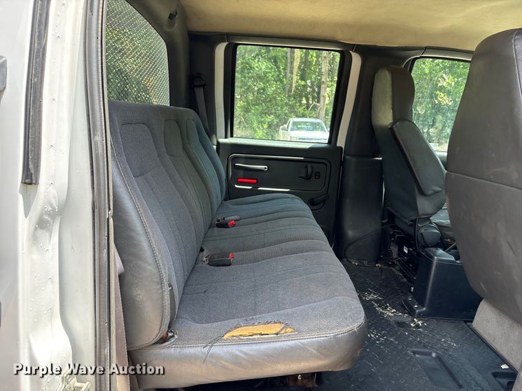 image for item EW0032 2007 GMC C4500 Crew Cab flatbed truck