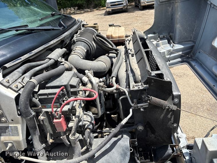 image for item EW0032 2007 GMC C4500 Crew Cab flatbed truck