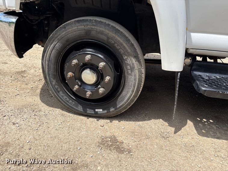 image for item EW0032 2007 GMC C4500 Crew Cab flatbed truck