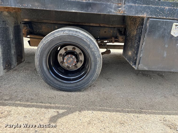image for item EW0032 2007 GMC C4500 Crew Cab flatbed truck