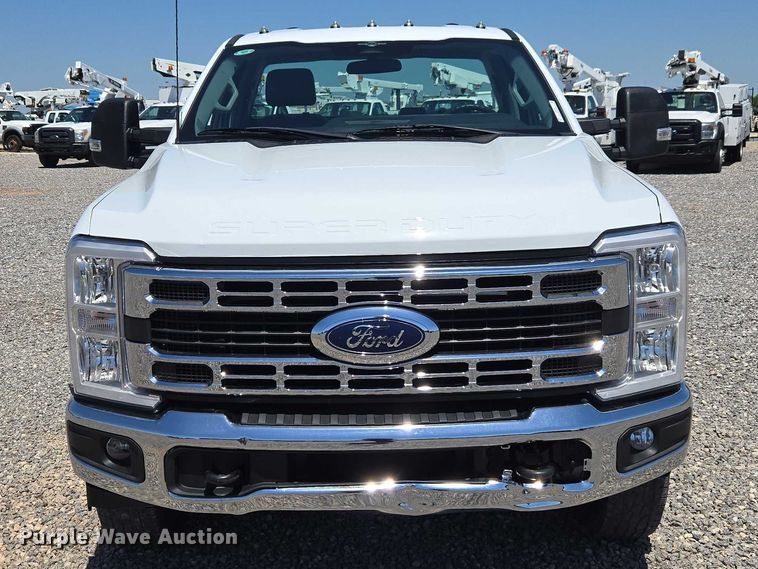 image for item EW0141 2023 Ford F350 Super Duty pickup truck cab and chassis
