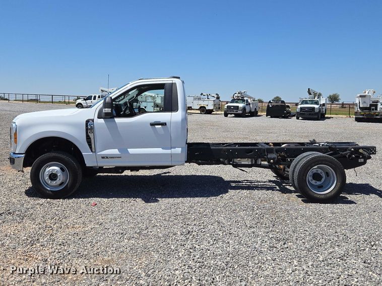 image for item EW0141 2023 Ford F350 Super Duty pickup truck cab and chassis