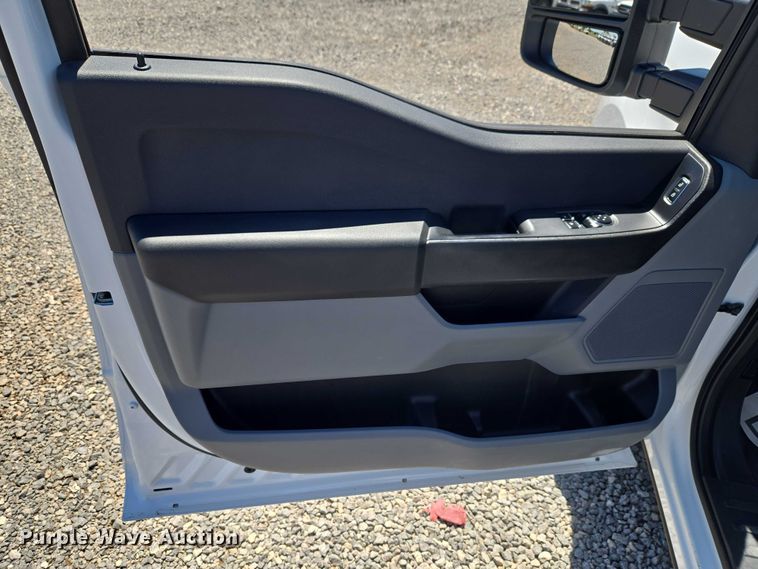 image for item EW0141 2023 Ford F350 Super Duty pickup truck cab and chassis